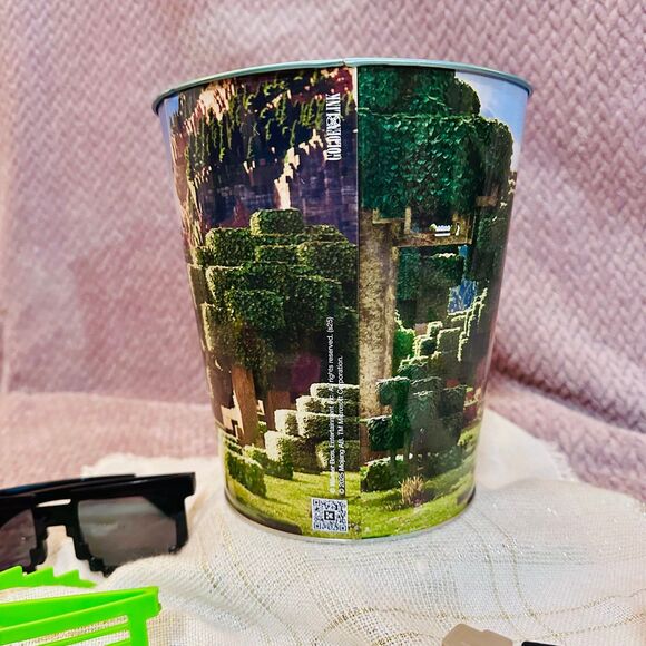 Minecraft Movie Bucket and extras - Picture 9 of 11